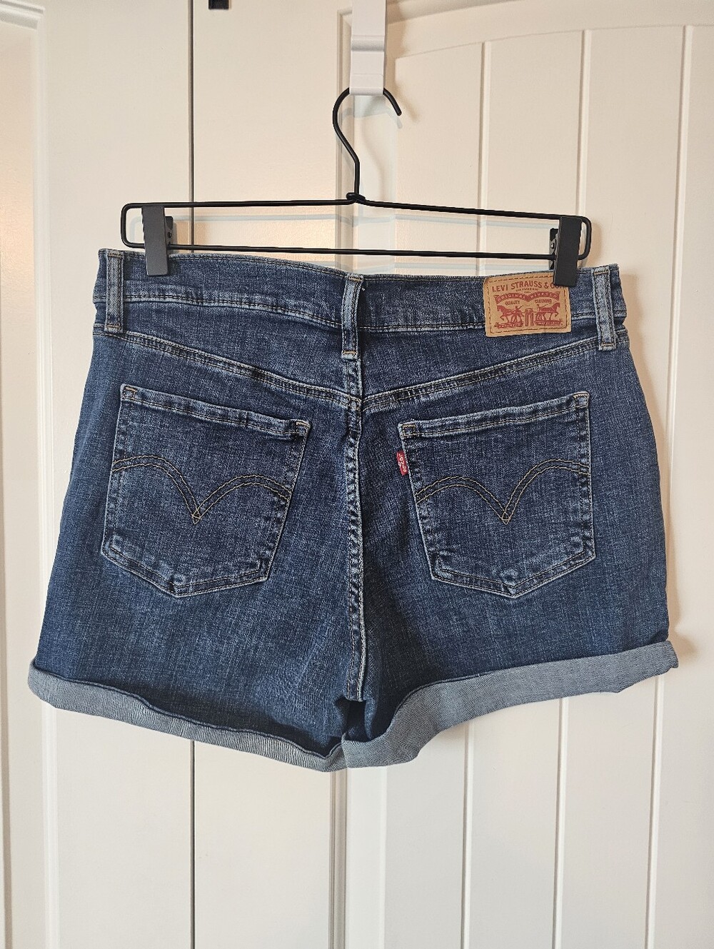Women’s Dark Blue Denim Levi Strauss Shorts - Classic Rolled Hem - Picture 4 of 4